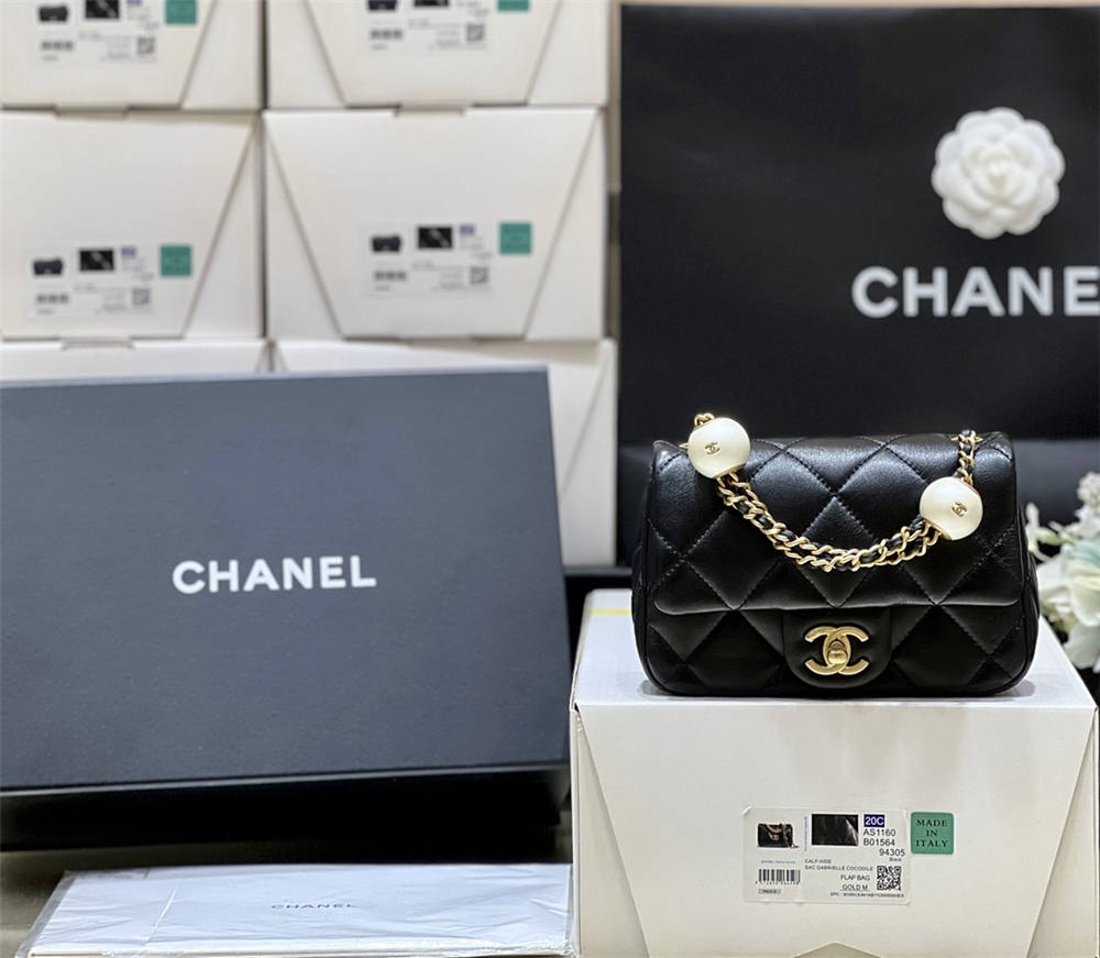 Chanel Mini flap bag, Lambskin, imitation pearls & gold metal AS4868 Size 11.5*17*5cm 2025 new 